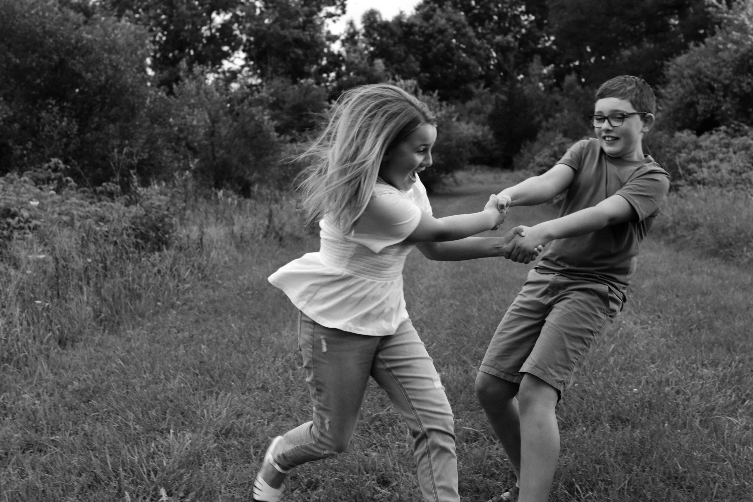 Flint Family Photographer, Nature, siblings playing, fun and natural photos
