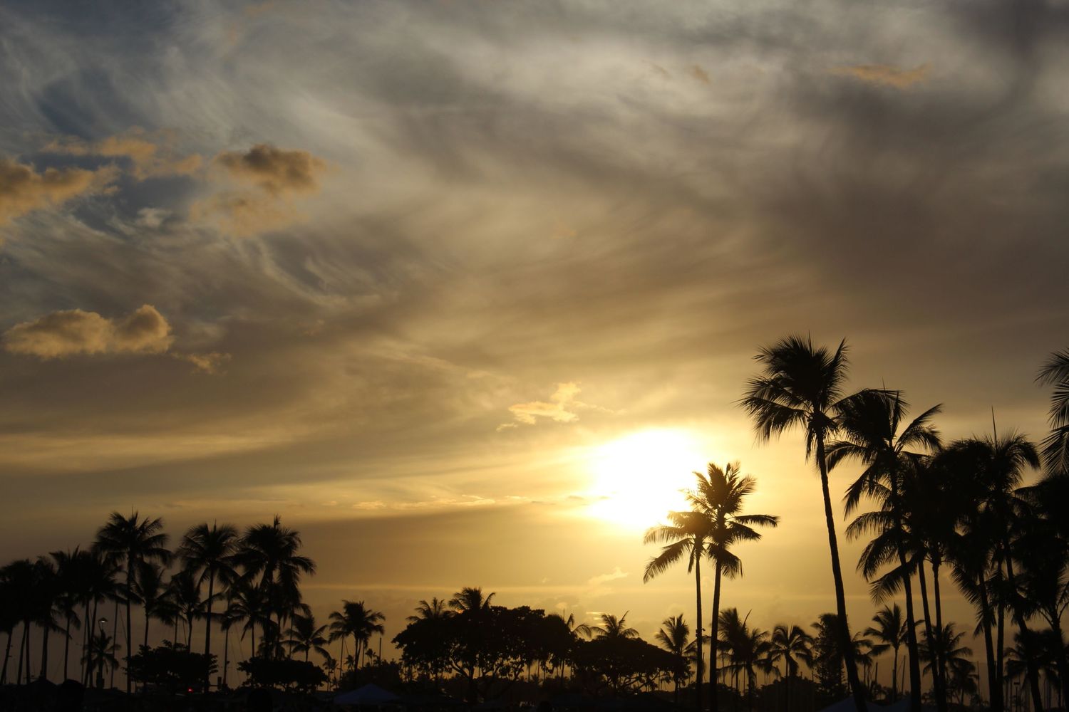 Waikiki Beach sunset in Honolulu, Hawaii (Island: Oahu)
