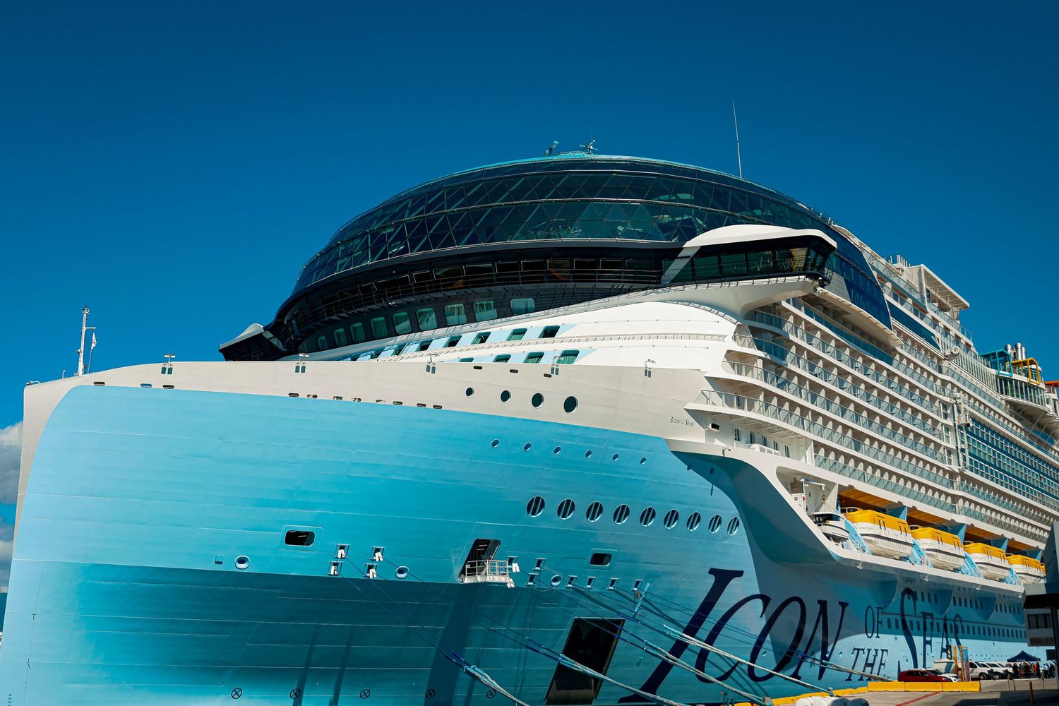 The arrival of the world's largest cruise ship, Icon of the Seas by Royal Caribbean has taken place at the port of Ponce