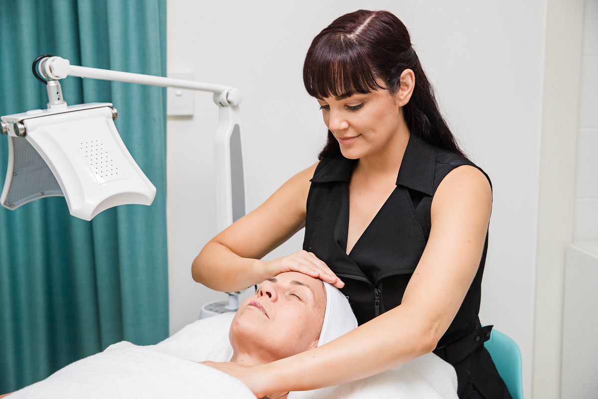 Cairns Beautician gives a client facial