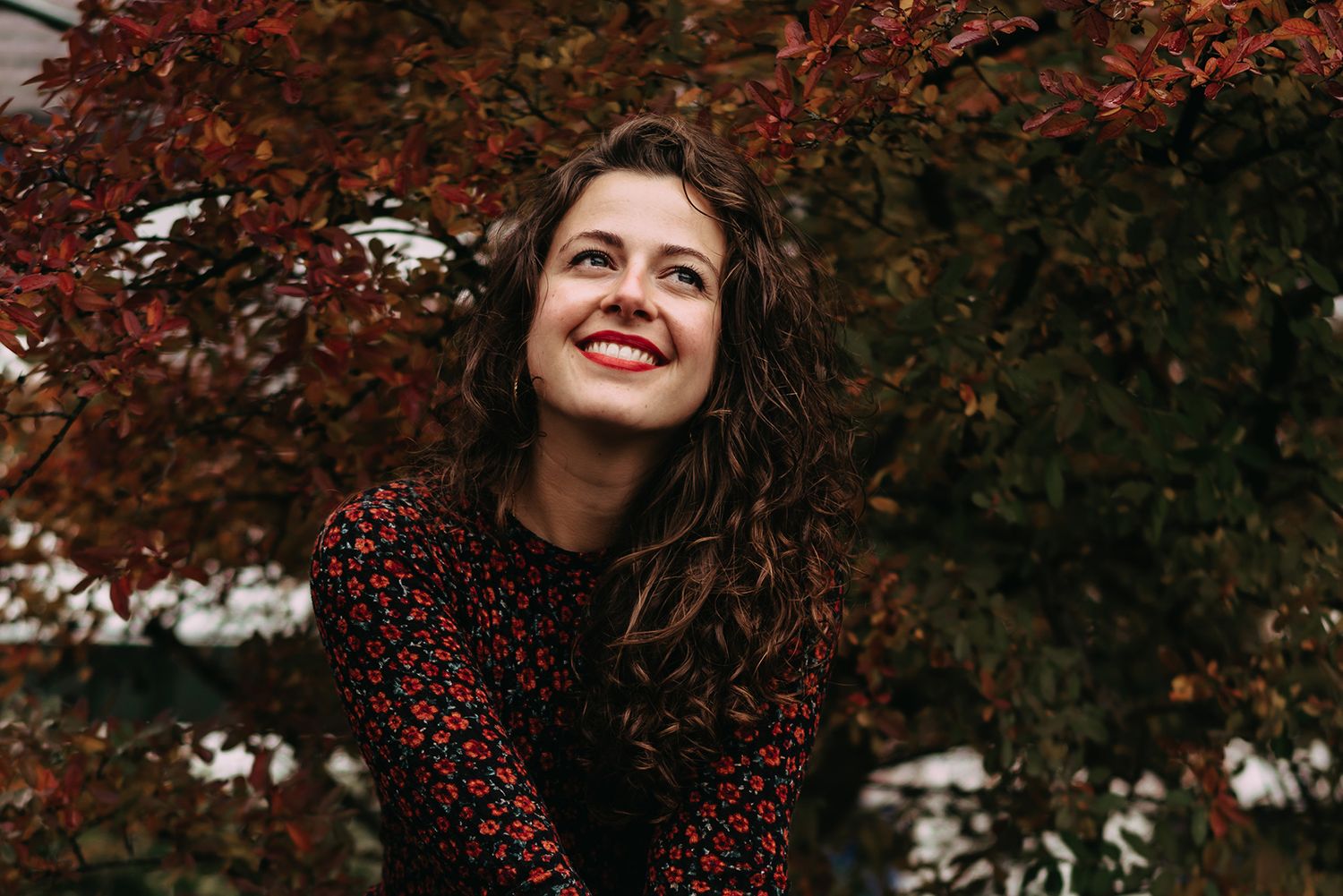 photo session in autumn of a young woman. earthy colors