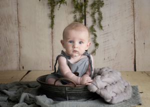 Sitter Milestone Photograph