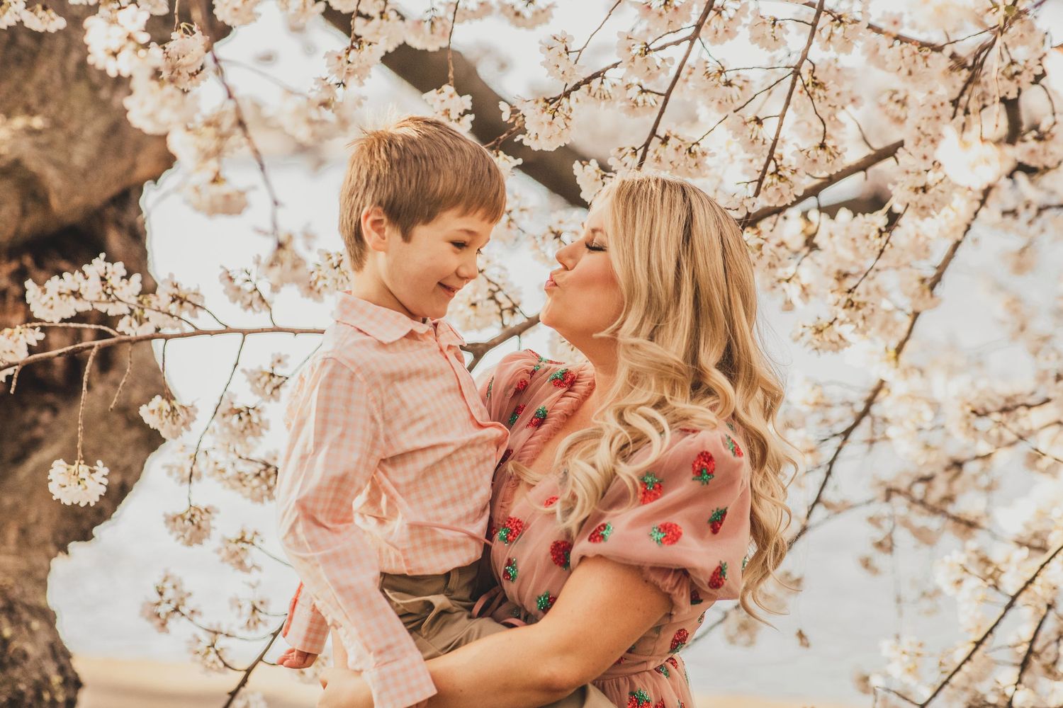 Family cherry blossom photoshoot at Tidal Basin in Washington DC