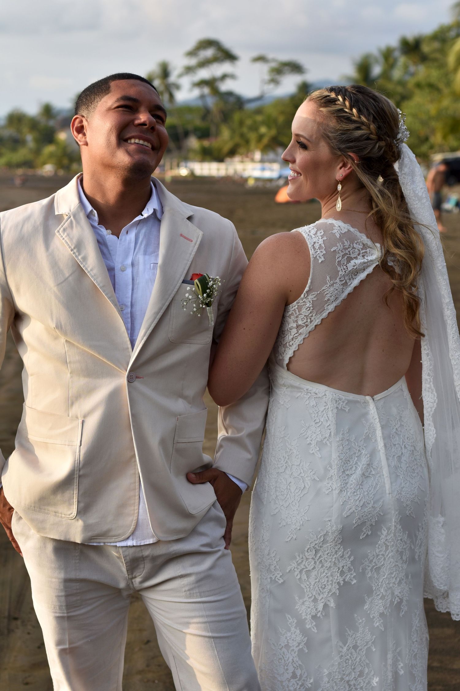 Bride and Groom smiling on the beaches of Costa Rica