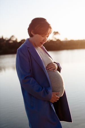 Morning light maternity session