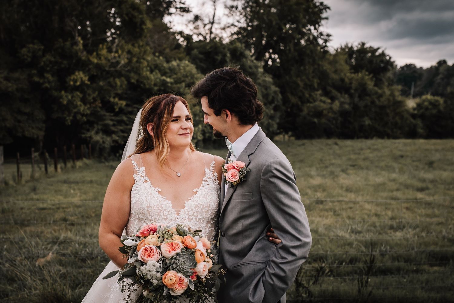 Tennessee Photographer specializing in growing with young families. Documenting all your milestones from weddings to New