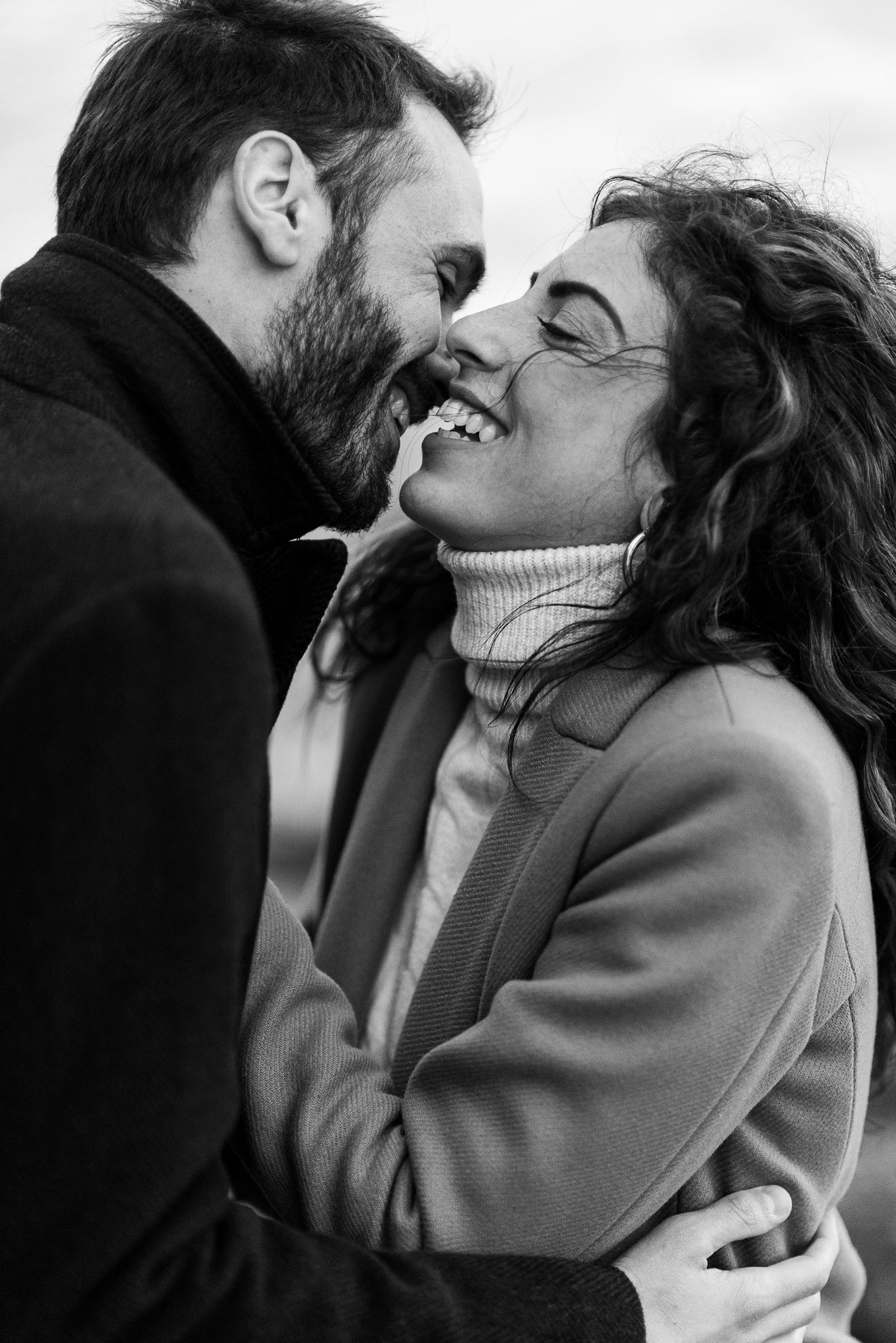 couple-love-photoshoot-monaco-smile