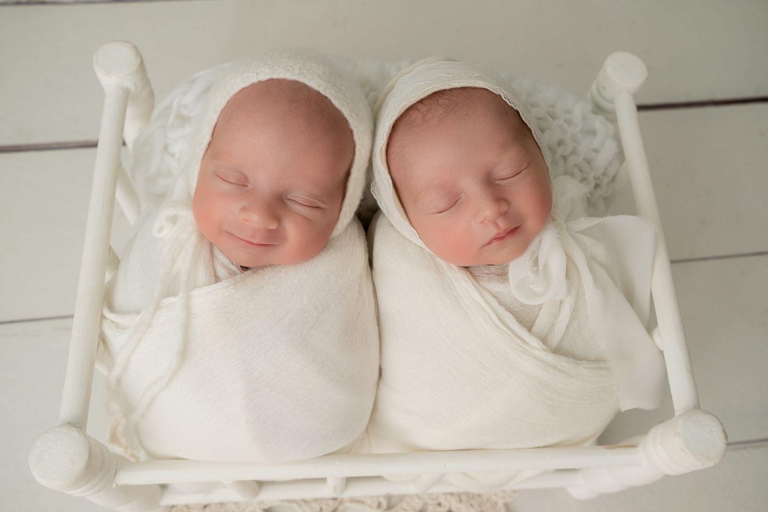 newborn photoshoot with twins babies in Stockholm
