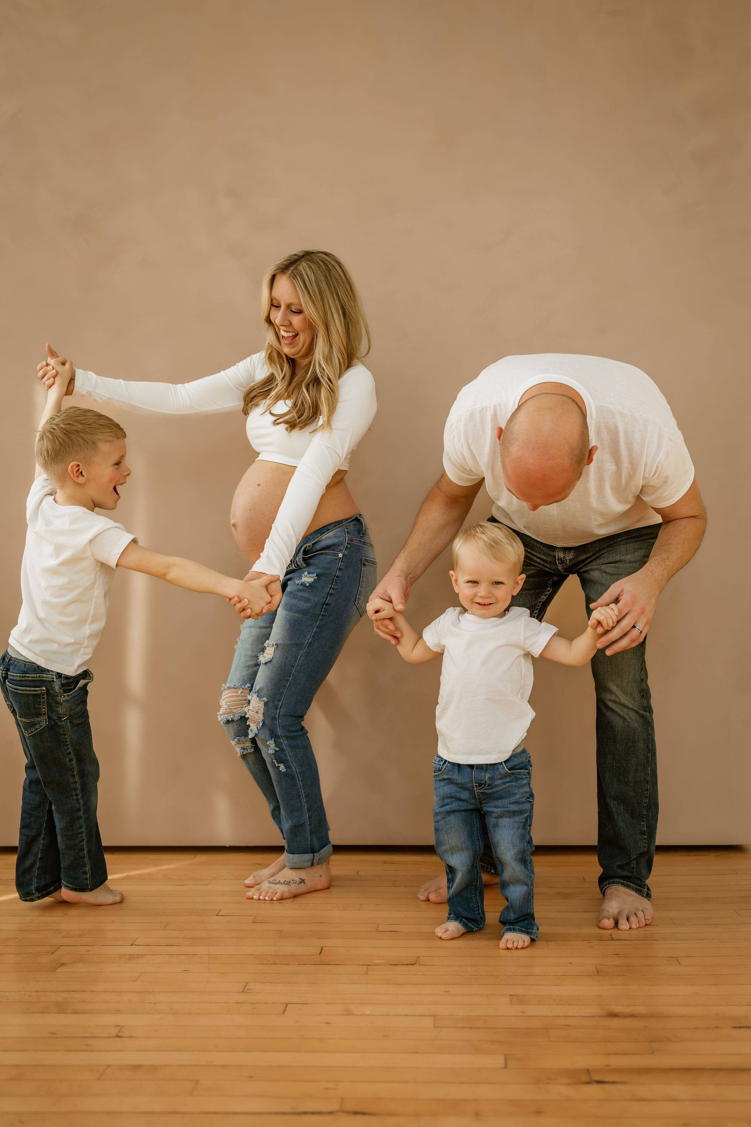maternity, mom to be, pregnant, retro, vintage, studio session, ann arbor michigan