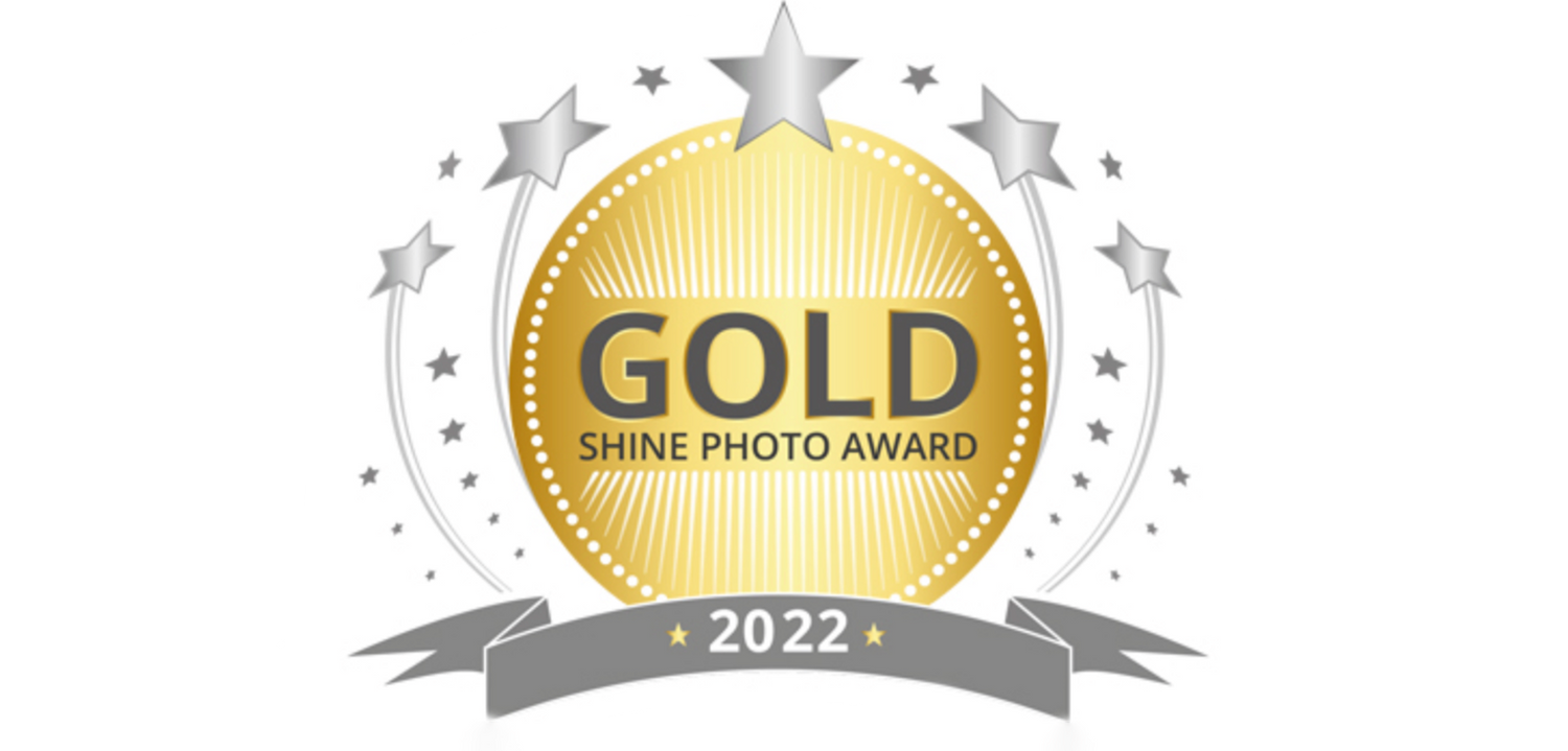Proud recipient of a Gold Award in 2022 for newborns photography. Recognised for artistic excellence and capturing timeless moments.