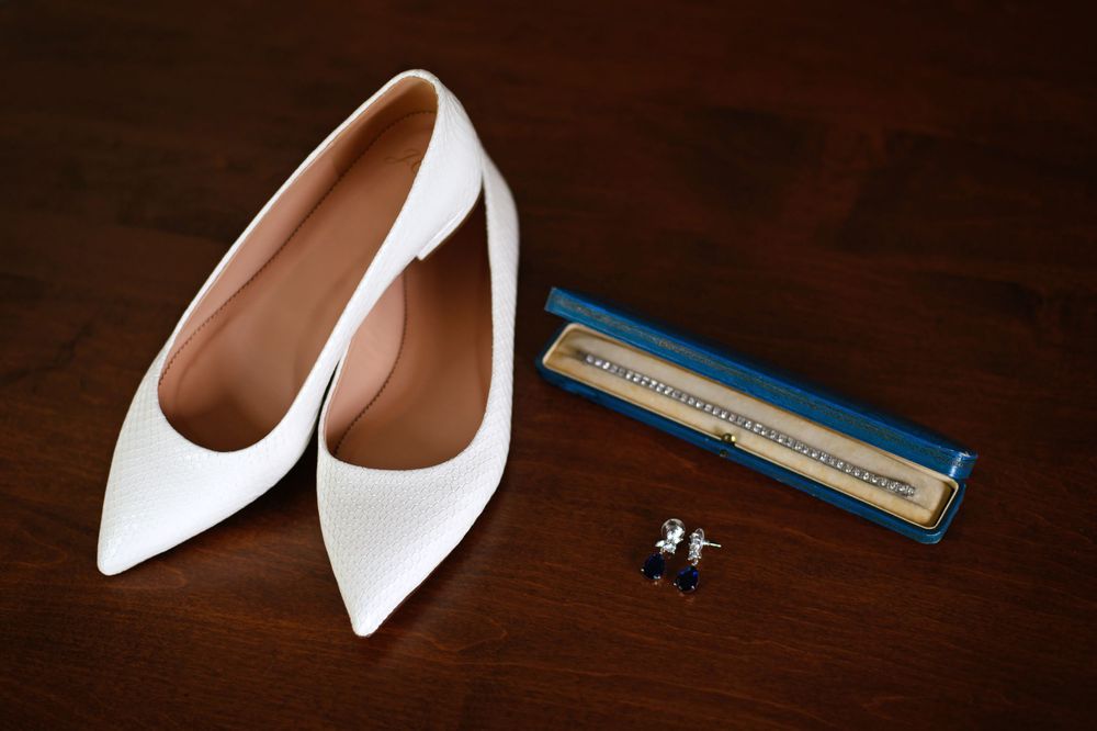Brides details for wedding at Chagrin Valley Hunt Club in Ohio.