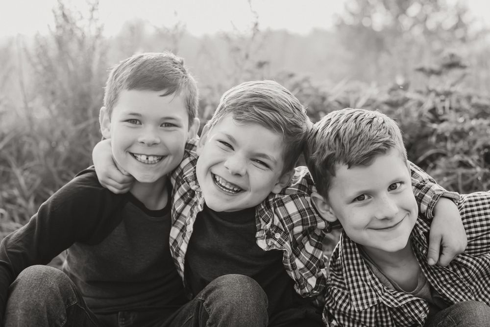 Edmonton Family Photographers.  Edmonton mini session Photographers. siblings together photo.  letestu family