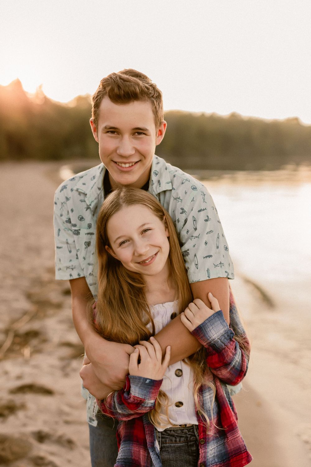 Edmonton Family Photographers.  Pigeon Lake Mini Session Photographers. Older siblings