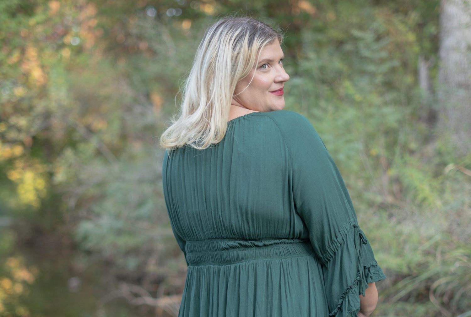 Alyssa S. Creative Texas portrait photographer. Creekside maternity session, Fort Worth Texas.
