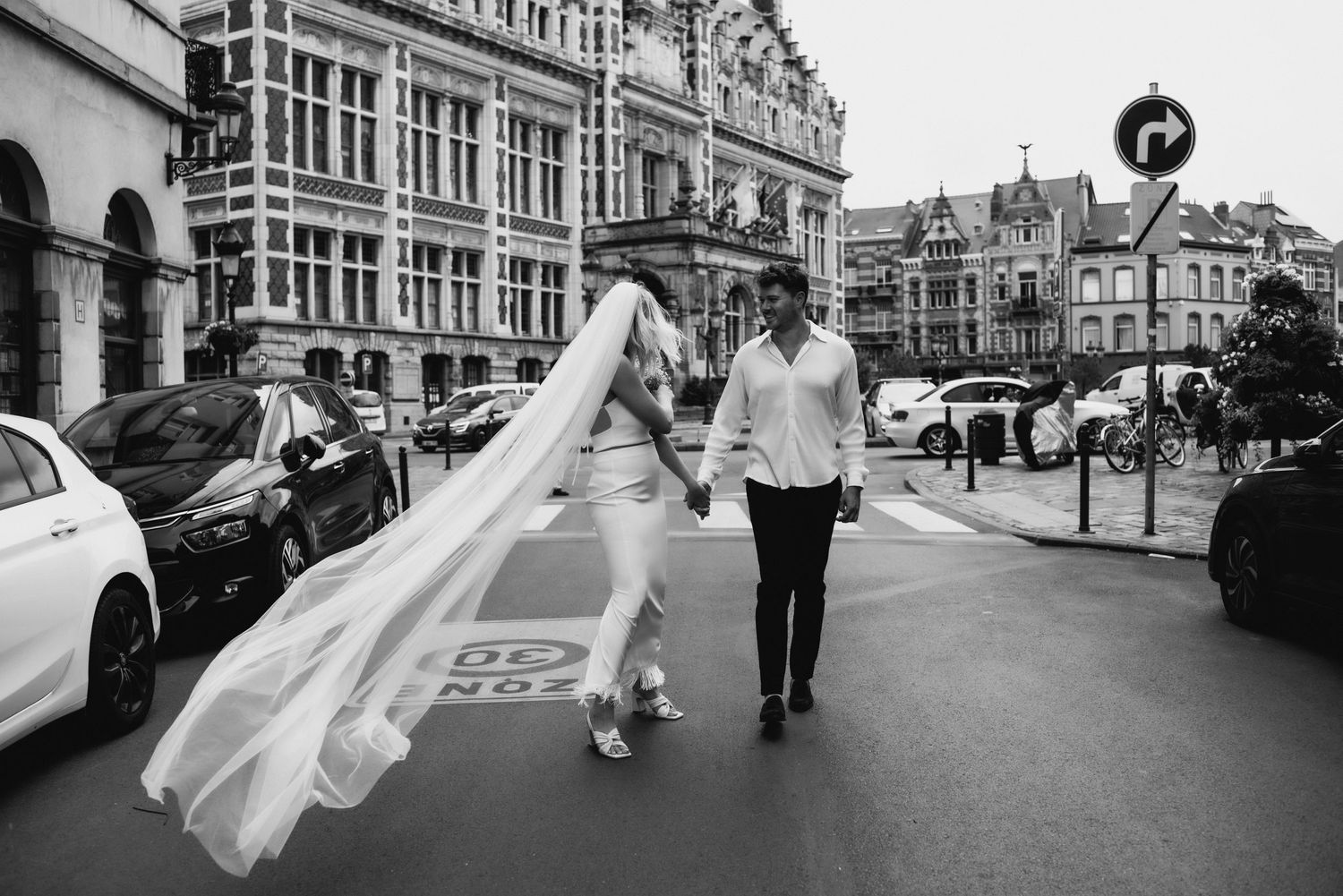 Brussels wedding photographer bride and groom Schaerbeek city hall maison communale, long veil flowing in the wind