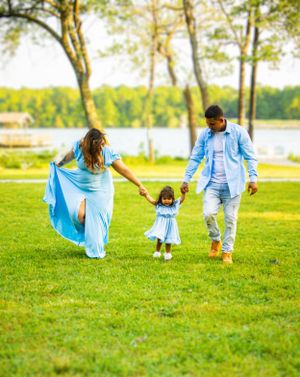 Family session at Lake Fayetteville located in Fayetteville Arkansas