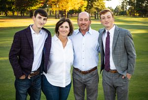 Family session at the Fayetteville Country club in Fayetteville, Arkansas