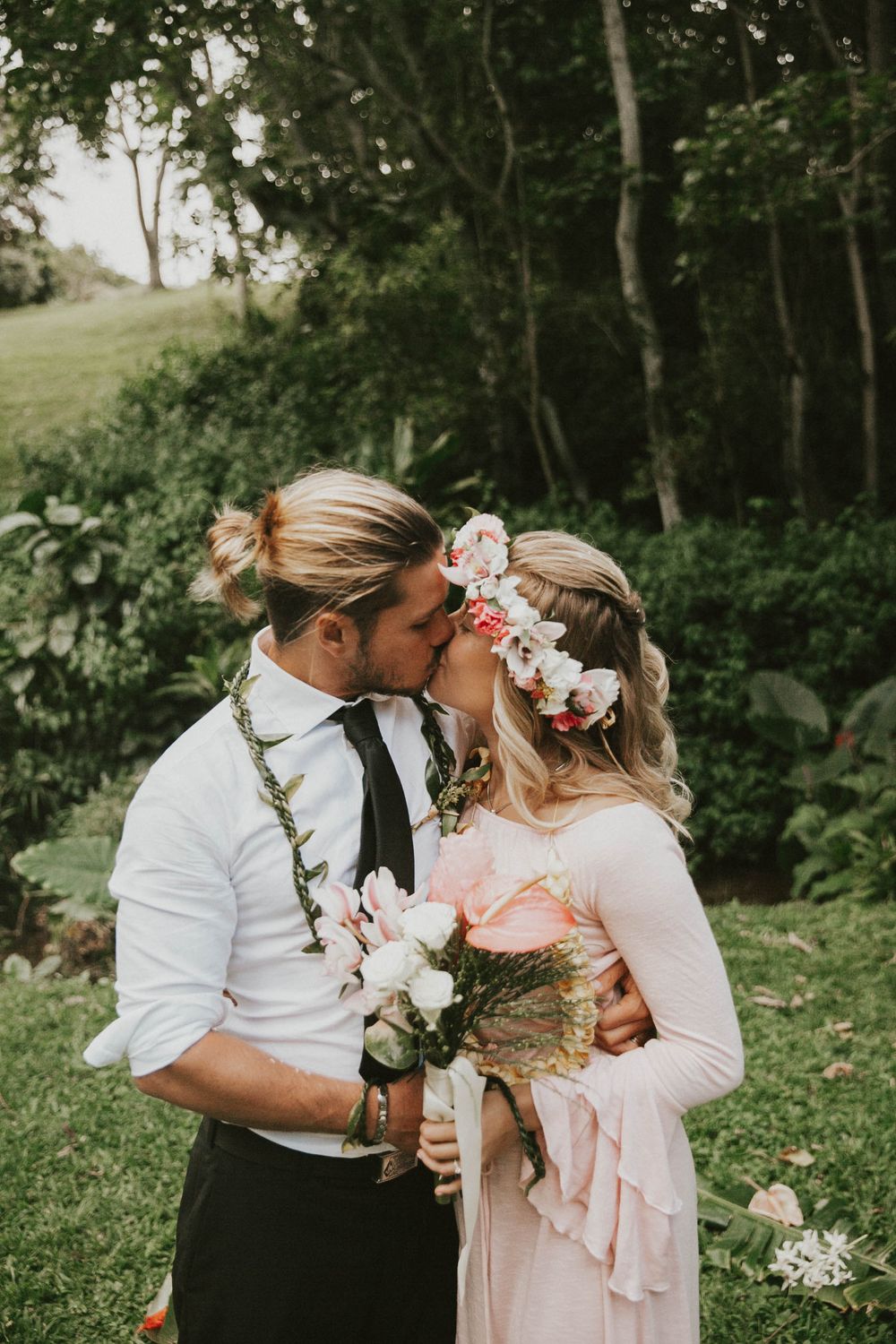 Oahu Wedding Photographer, Hawaii Wedding Photographer,Oahu Elopement Wedding Photographer,North Shore Oahu Photographer