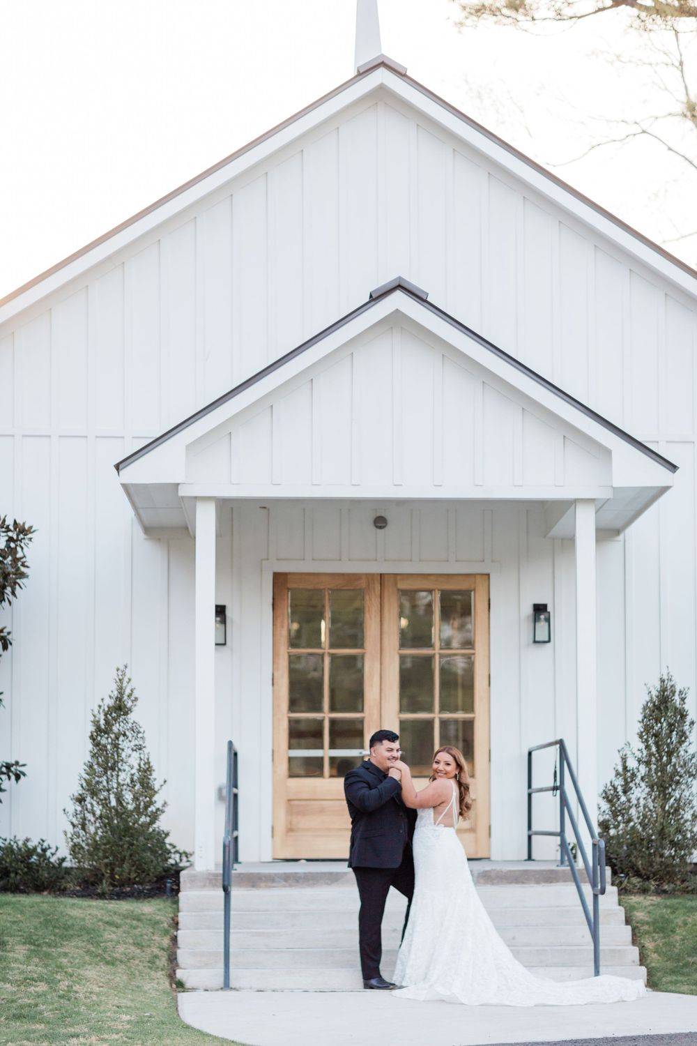 bridal photography, wedding photography, outdoor wedding, wedding floral, chapel wedding