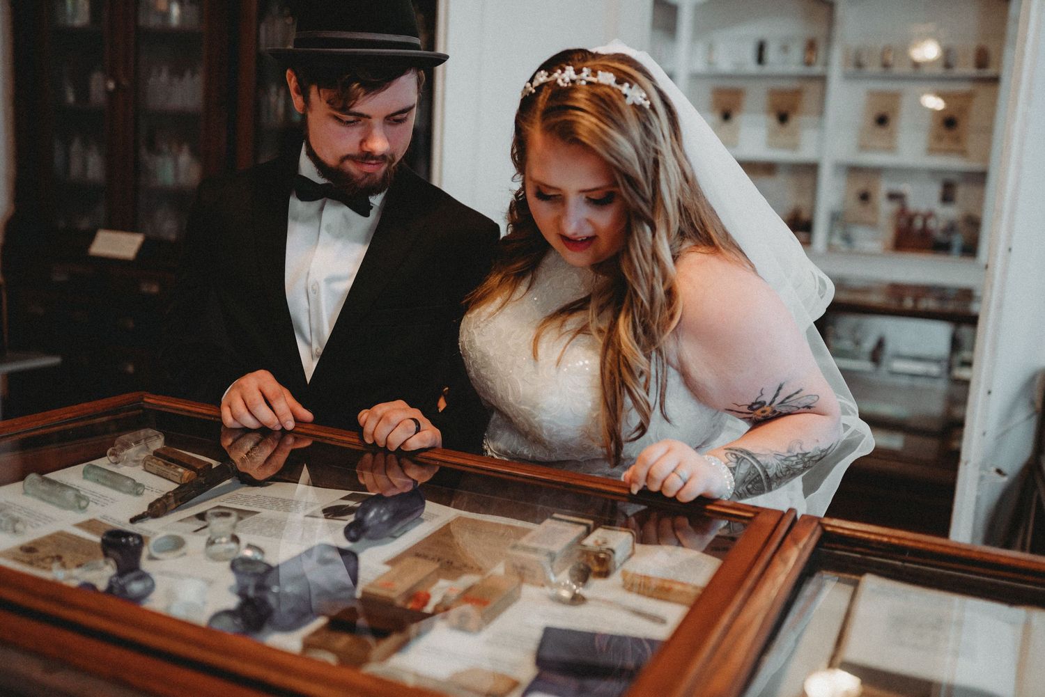 Pharmacy Museum, New Orleans, intimate ceremony, historic venue, French Quarter, details, couples portraits
