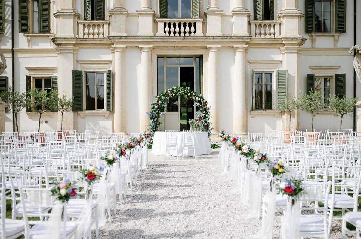Matrimonio Villa Mosconi Bertani, Valpolicella. Fotografo di matrimonio a Verona, allestimento cerimonia civile