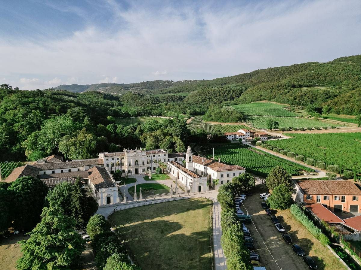 Luxury wedding villa for wedding in Italy, Valpolicella. Destination wedding photographer