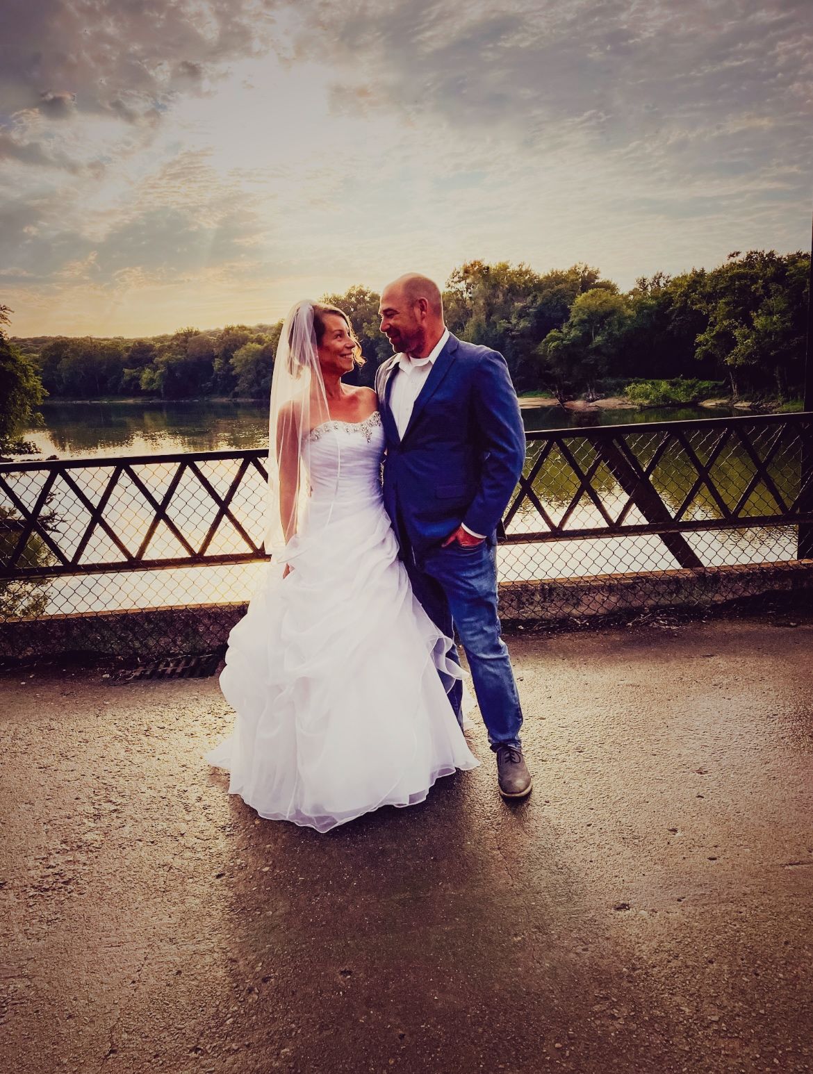 Married couple poses in Lafayette, Indiana