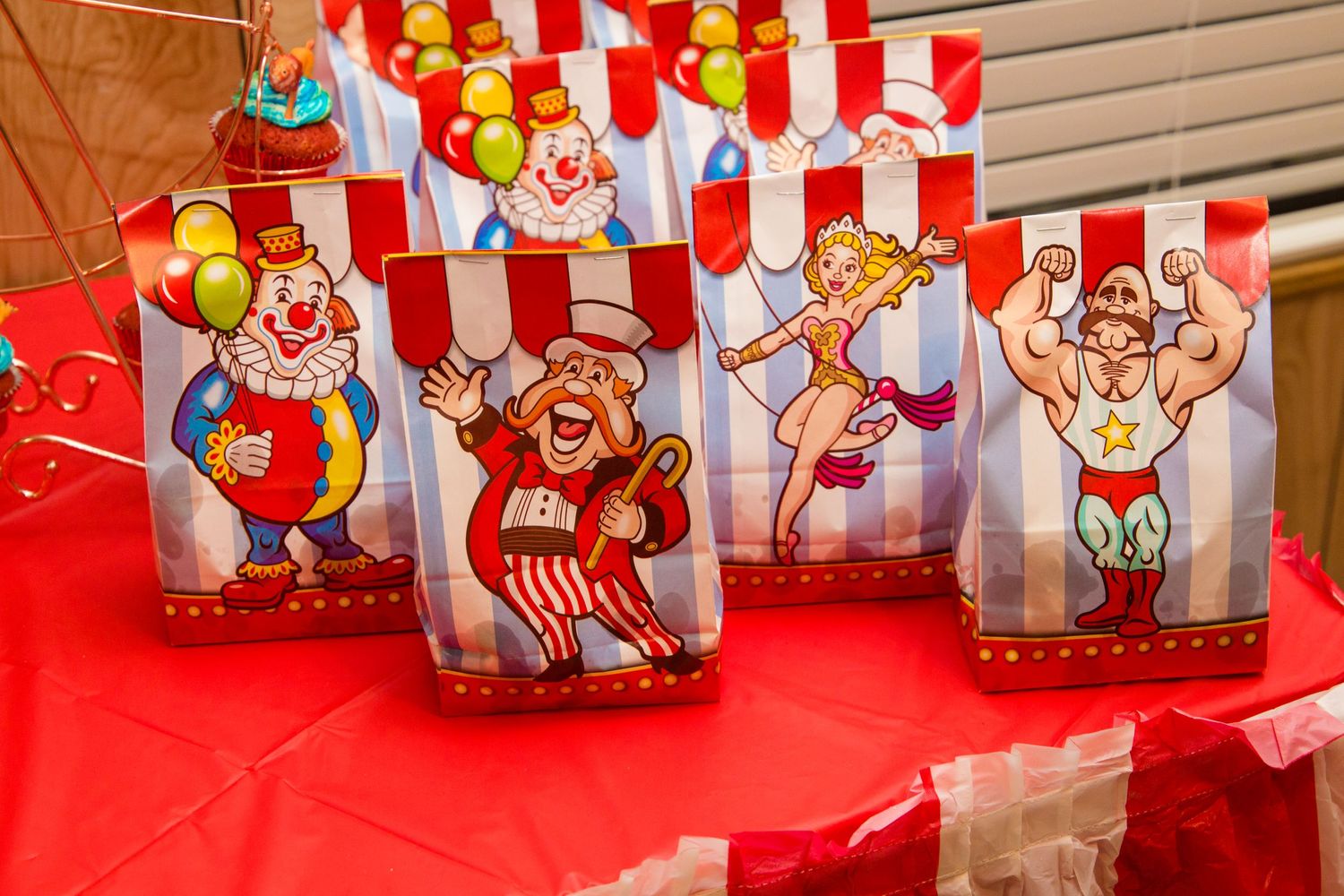 Circus-themed party decorations featuring red and white striped elements and carnival illustrations.