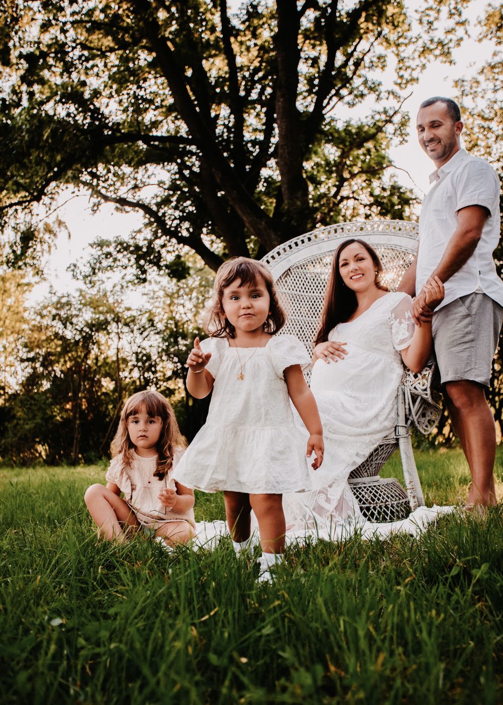 Baby-, Familien- & Babybauchshootings mit Herz. Natürlich, warm, entspannt. Bei euch Zuhause oder Outdoor. Termin einfach online anfragen.