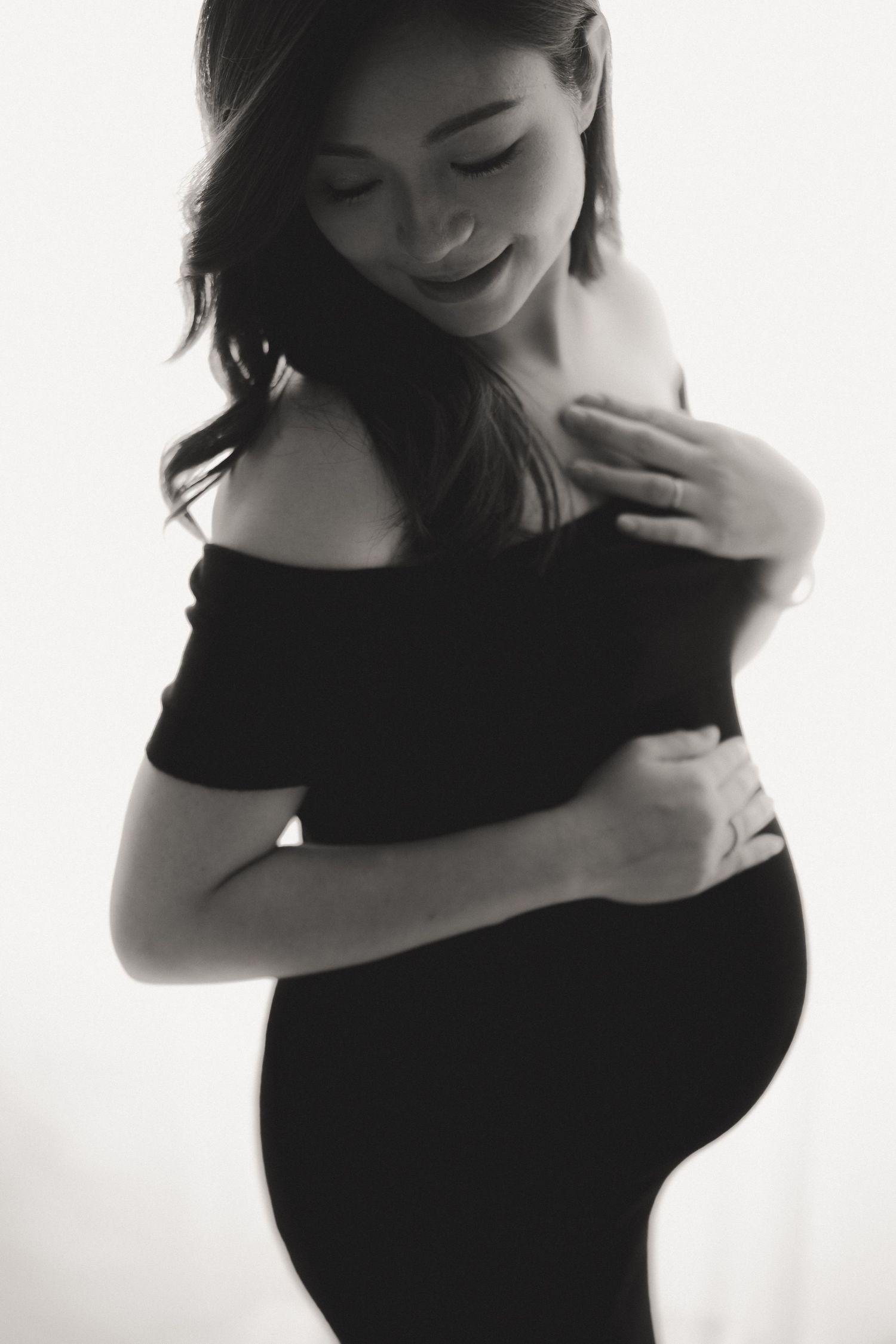 Dramatic black and white maternity photos showing an expectant mother in silhouette.