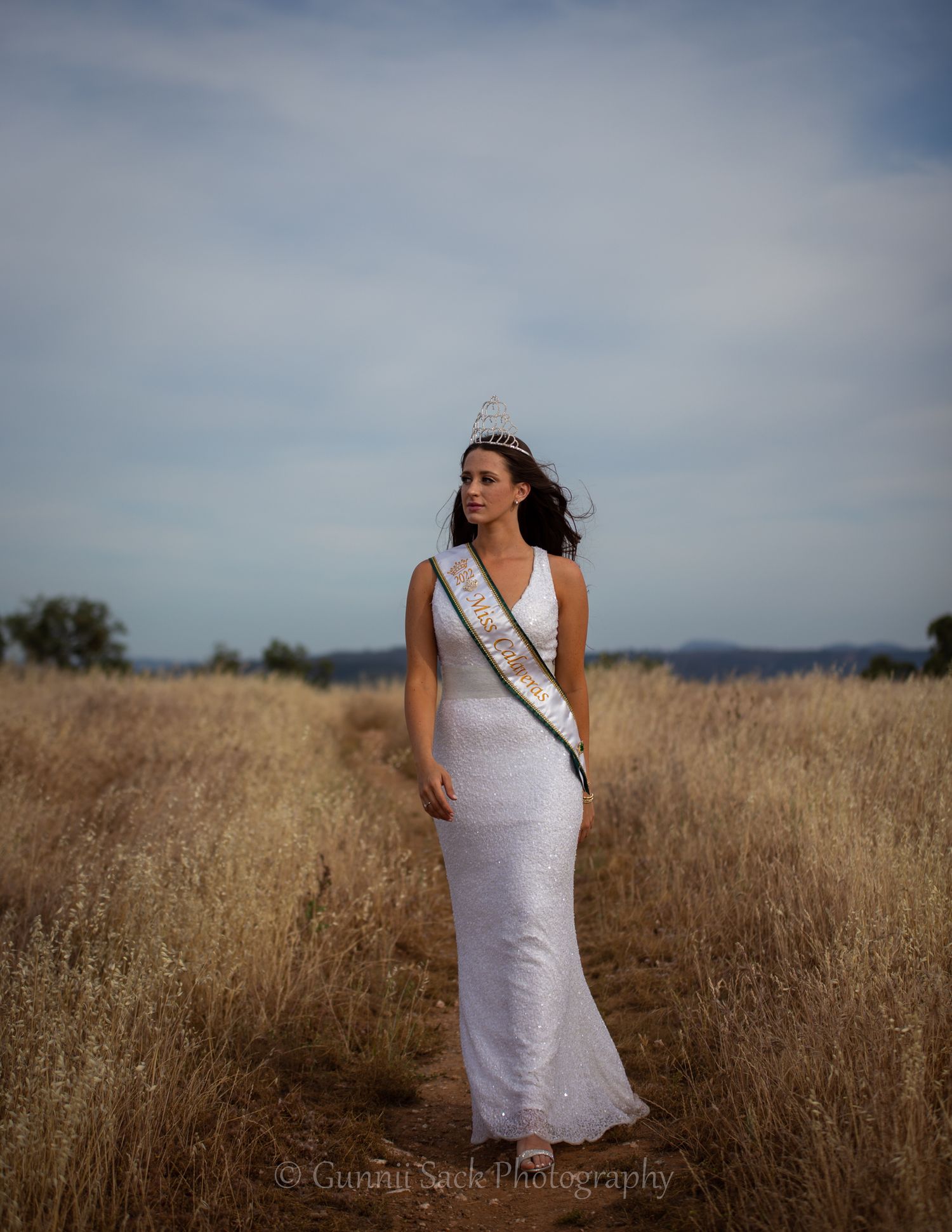gunnii sack photography, graduation photo surfing, lake shoot, class of 2022, calaveras, miss calaveras