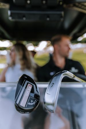 Car keys in focus with blurred background inside a vehicle.