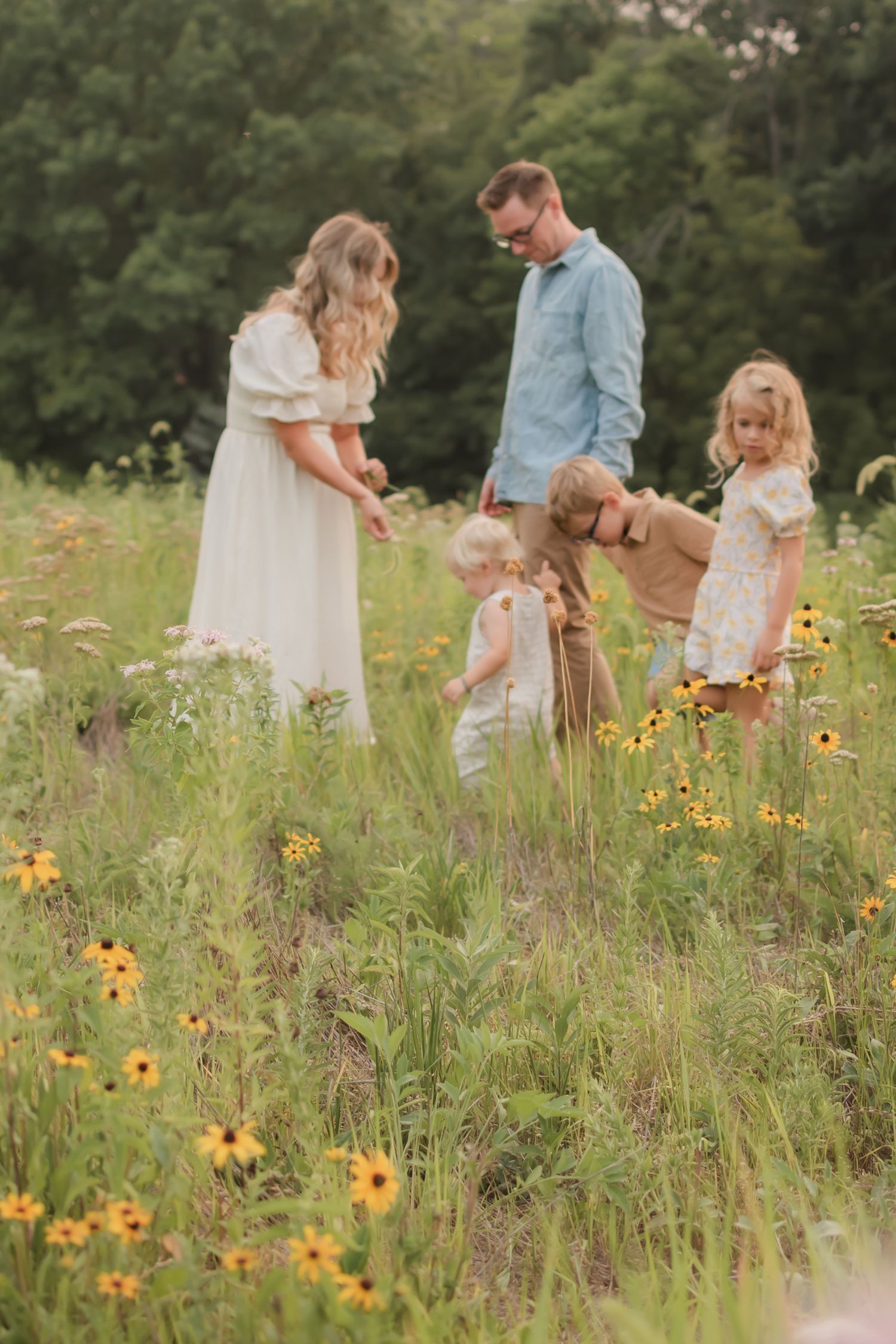 Family photos in a field of wildflowers in Columbia Missouri photographer