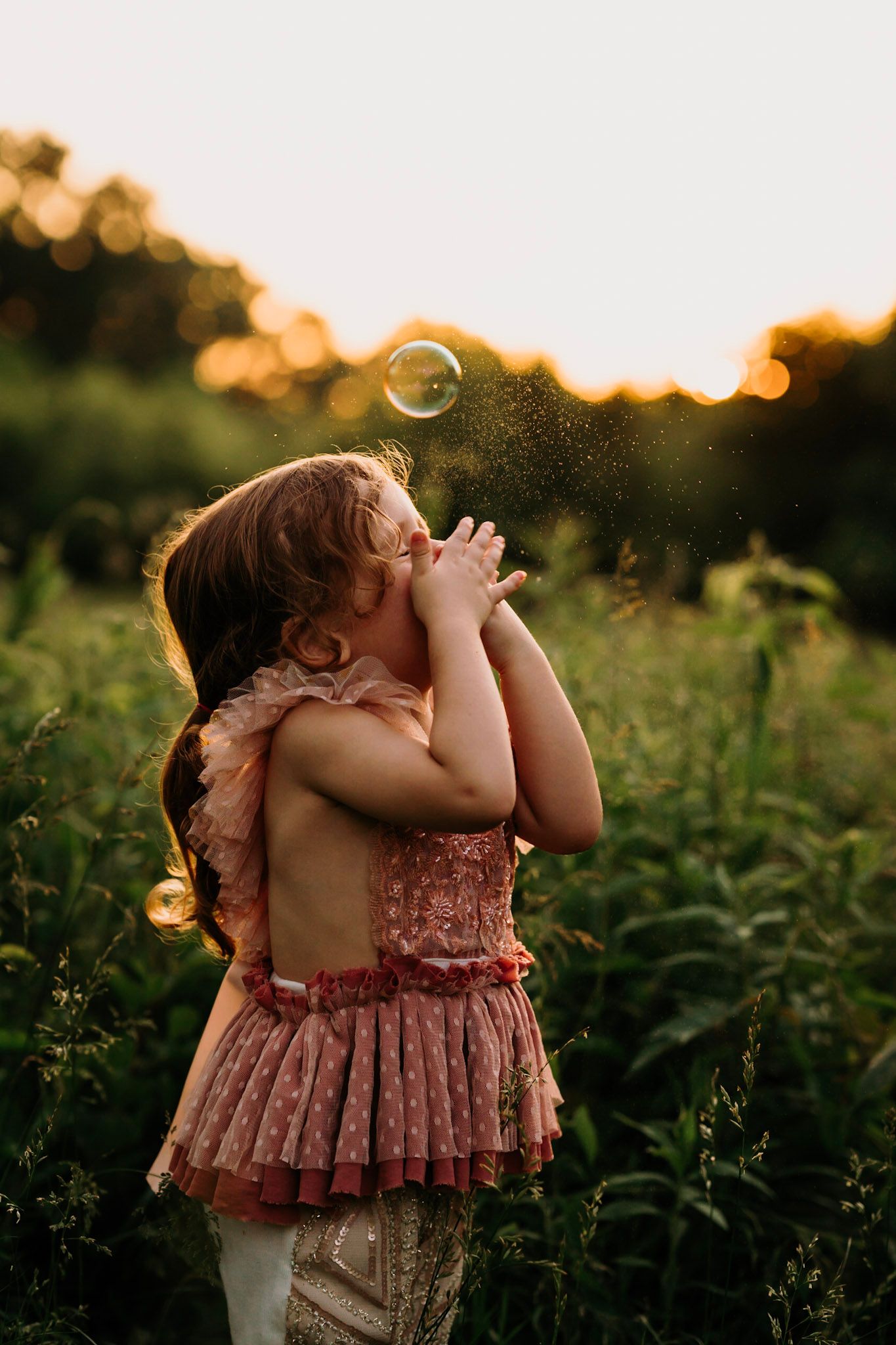 little girl busting bubbles family photographer cincinnati kid photography dayton
