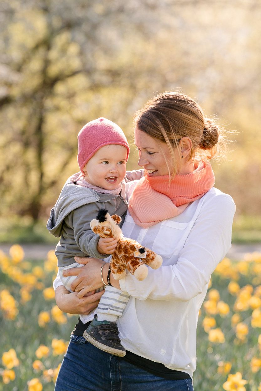 Natürliches Familien Fotoshooting draußen in Gießen Miriam Bostick
