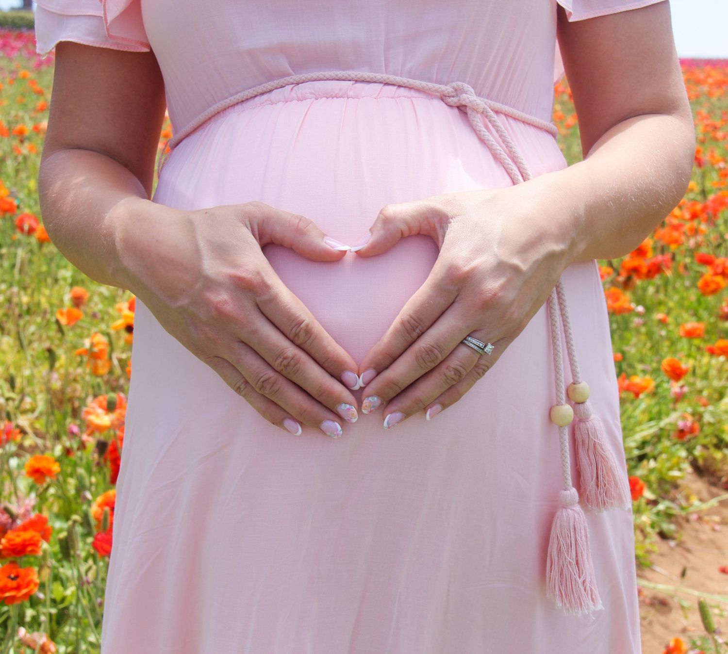 maternity photo at the Carlsbad flower fields