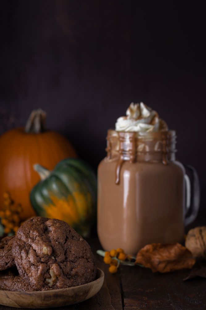 Hot Chocolate & Pecan Cookies - Photo by © Reka Csulak
