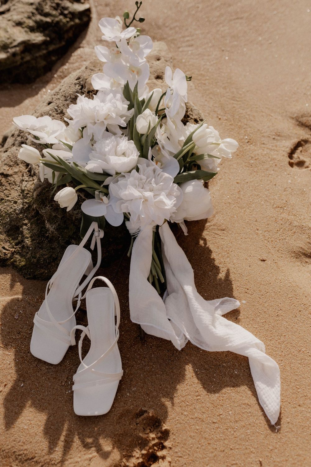 Brautstrauß am Strand von Portugal - Jule Christoffers Photography