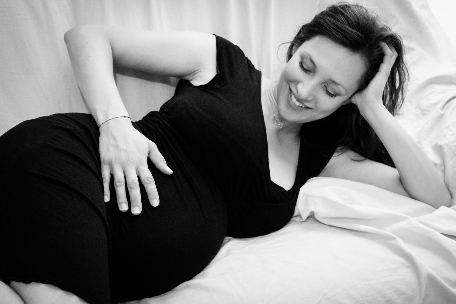 photographie grossesse , Femme enceinte noir et blanc lyon