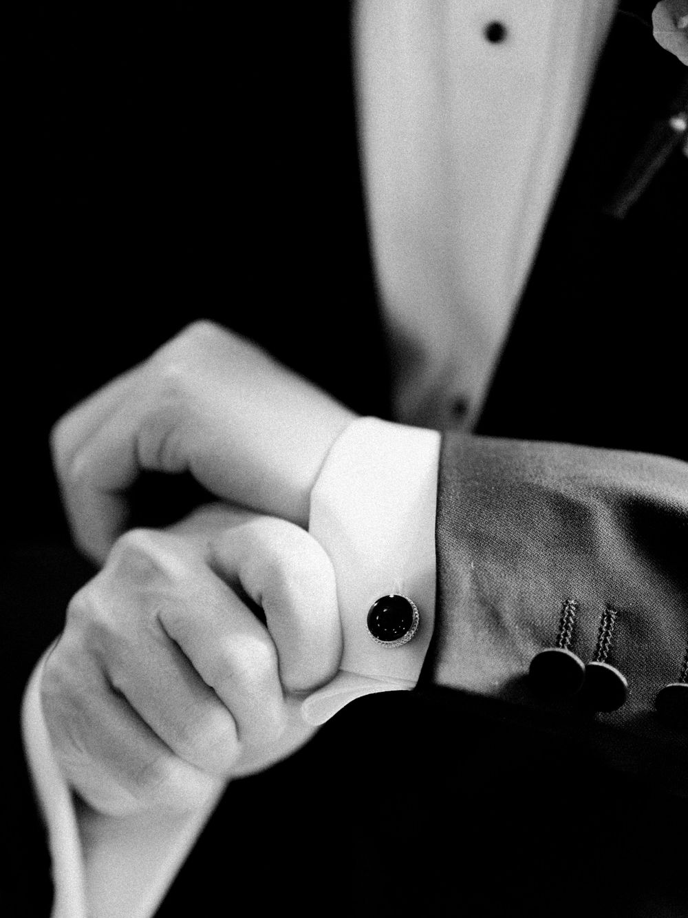 wedding groom getting ready photos