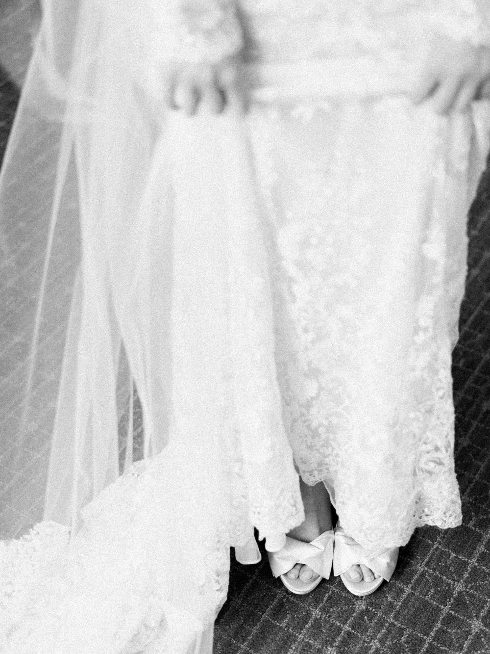 wedding bride getting ready photos