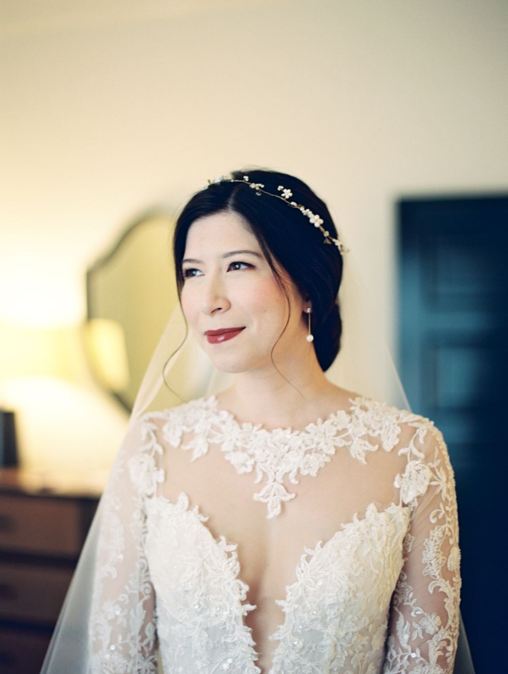 wedding bride getting ready photos
