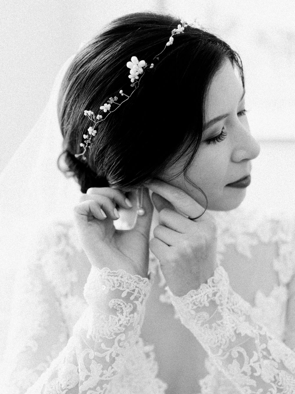 wedding bride getting ready photos