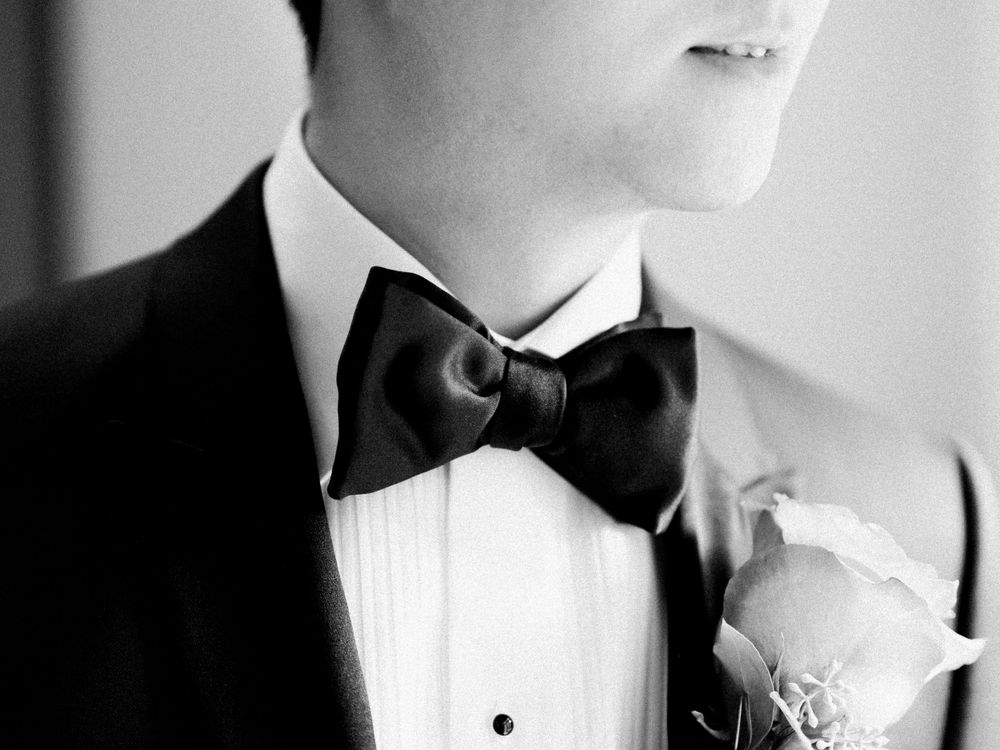 wedding groom getting ready photos