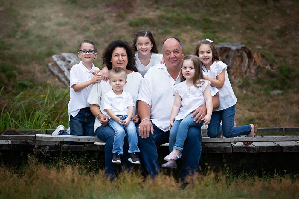Generational photo session with grandparents and grandkids at Old Orchard Park, Port Moody.