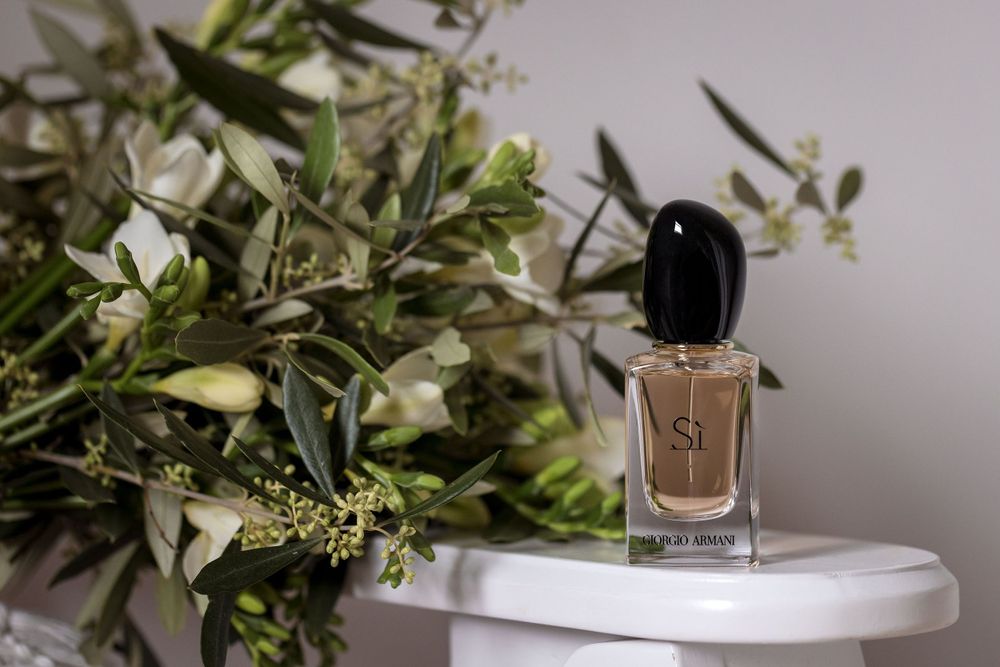 Brides wedding flowers and perfume at St.Leonards Vineyard in Wahgunyah