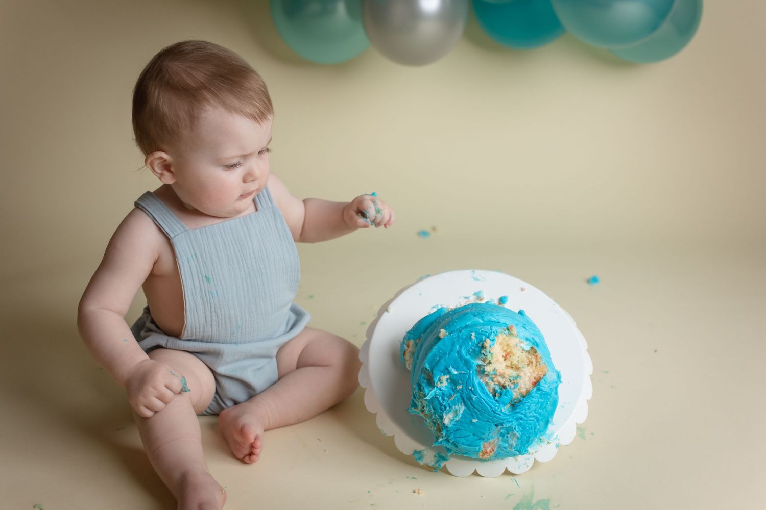 Milton Cake Smash Photographer. Cake Smash, Milton Ontario. Smile On Photography