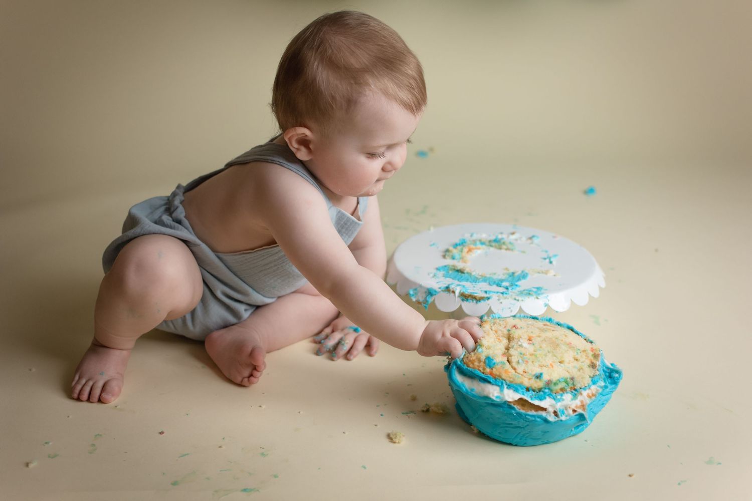 Milton Cake Smash Photographer. Cake Smash, Milton Ontario. Smile On Photography