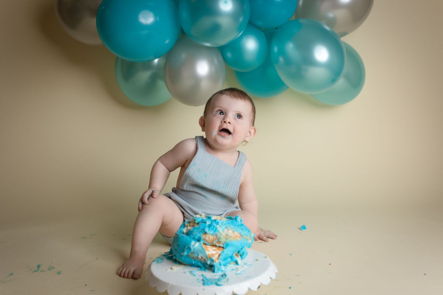Milton Cake Smash Photographer. Cake Smash, Milton Ontario. Smile On Photography