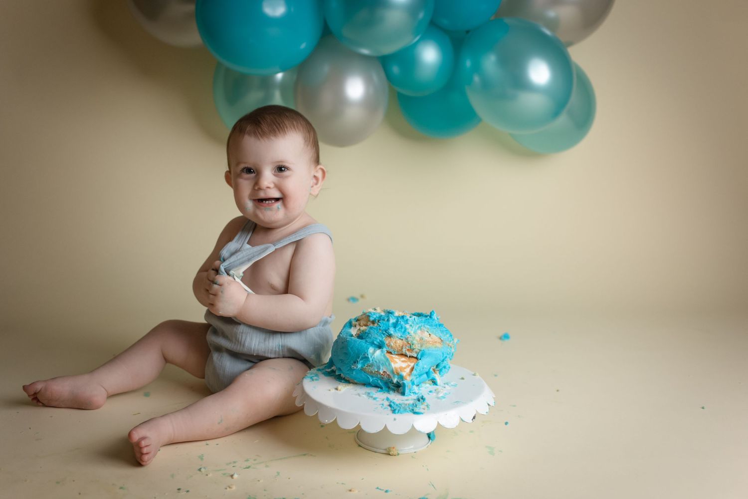 Milton Cake Smash Photographer. Cake Smash, Milton Ontario. Smile On Photography